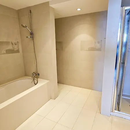 Beachfront Seaview Lux Penthouse Apartmán *