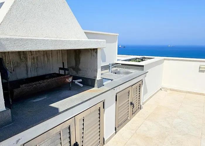 Beachfront Seaview Lux Penthouse Lárnaka