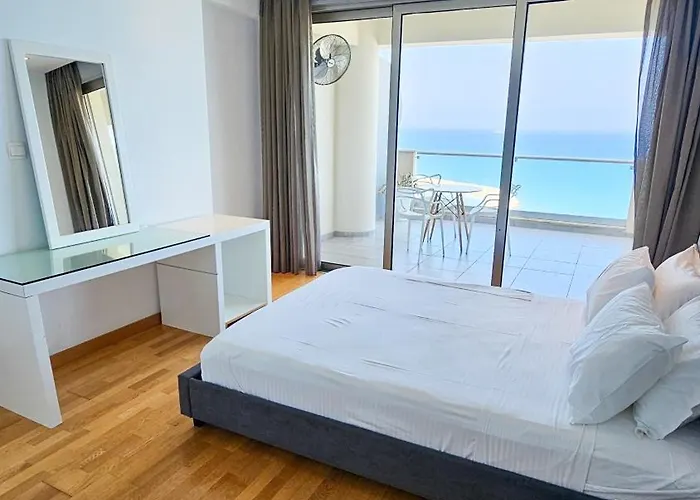 Beachfront Seaview Lux Penthouse Apartman Lárnaka