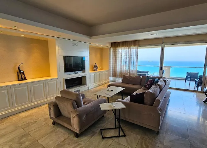Beachfront Seaview Lux Penthouse Apartman Lárnaka