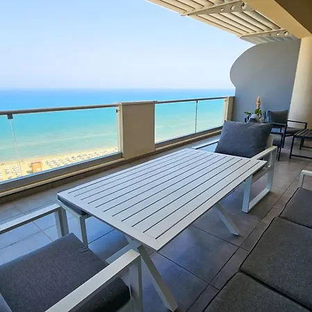 Beachfront Seaview Lux Penthouse Ларнака