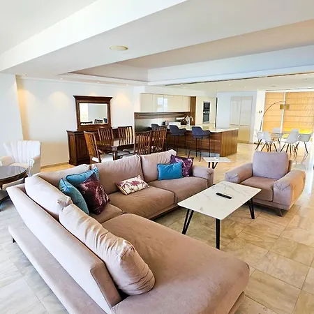 Beachfront Seaview Lux Penthouse Ларнака