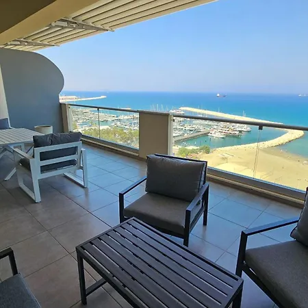 Beachfront Seaview Lux Penthouse * Ларнака