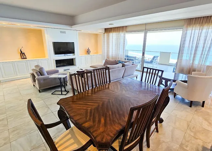 Beachfront Seaview Lux Penthouse لارنكا