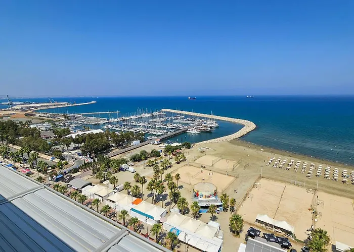 Beachfront Seaview Lux Penthouse لارنكا