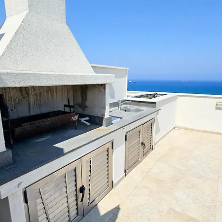 Beachfront Seaview Lux Penthouse לרנקה